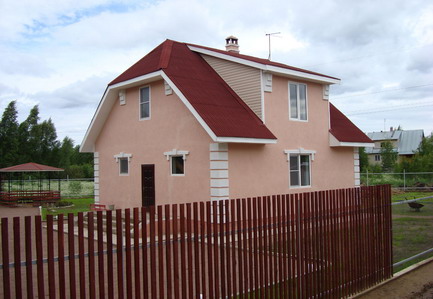 Каркасный загородный дом отделанный штукатуркой